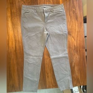 Old Navy Pixie Mid-Rise Pants